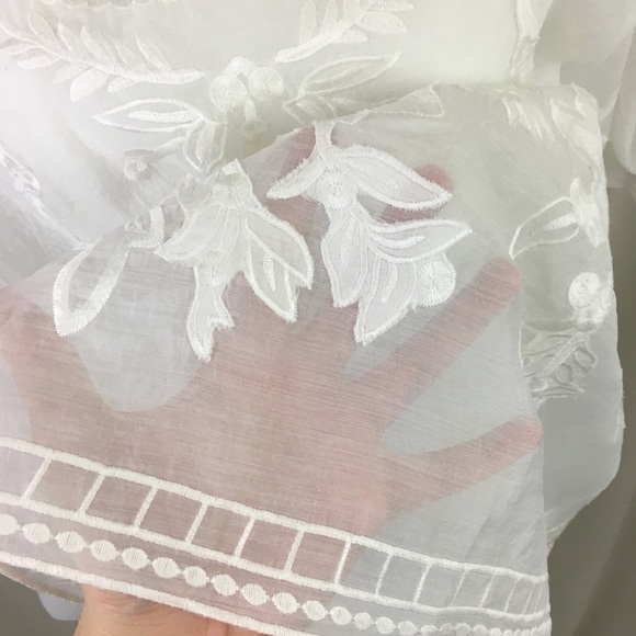 Mosicoco | White Embroidered Blouse - Picture 6 of 8